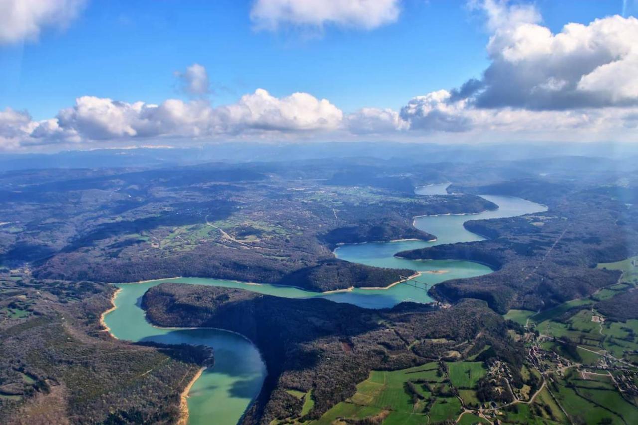 Spacious Apartment In Old Farm Close To Lac De Vouglans La Tour-du-Meix エクステリア 写真